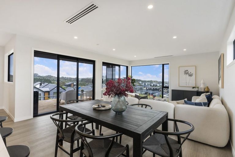 Photo of property in 33 Kikorangi Drive, Wainui, Silverdale, 0992