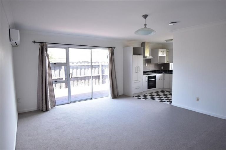 Photo of property in 2/44 Latham Avenue, Pakuranga, Auckland, 2010