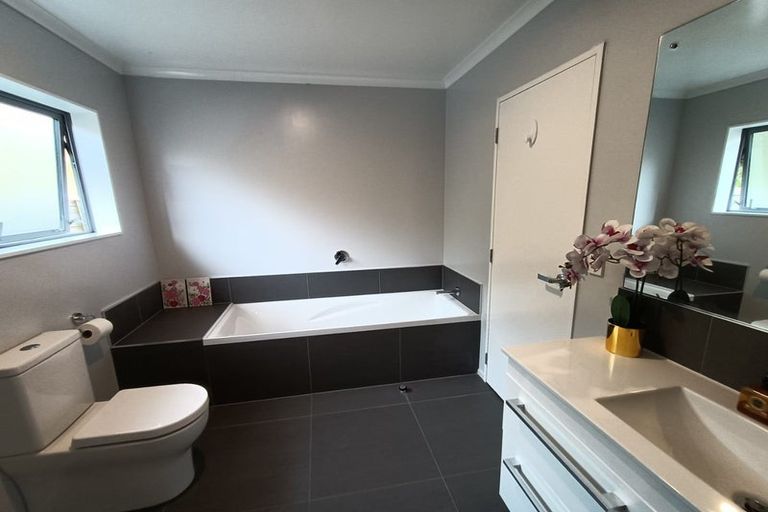 Photo of property in 13 Atherton Terrace, Churton Park, Wellington, 6037