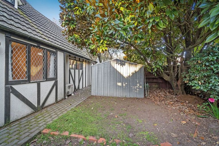 Photo of property in 2/4 Gleneagles Terrace, Ilam, Christchurch, 8053