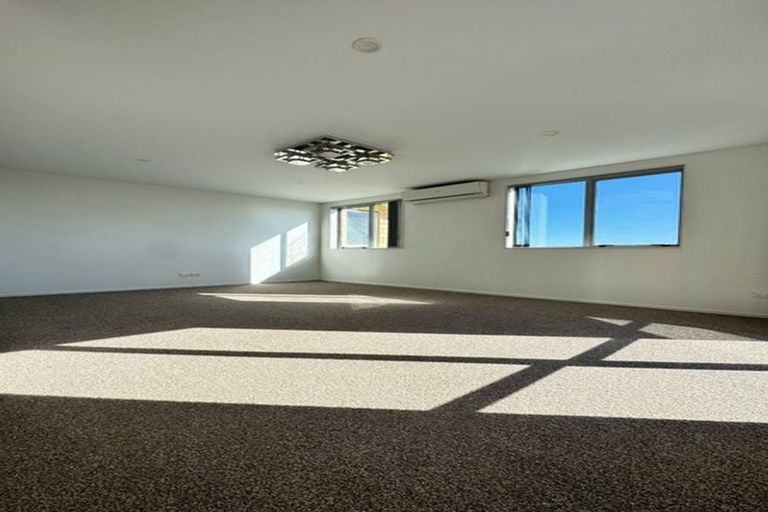 Photo of property in 21 Kirikiri Drive, Papakura, 2110