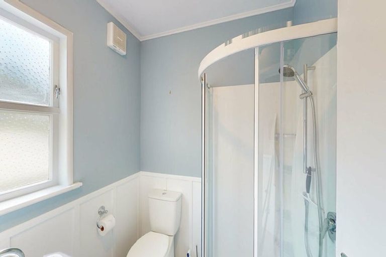 Photo of property in 120 Sutherland Road, Melrose, Wellington, 6023