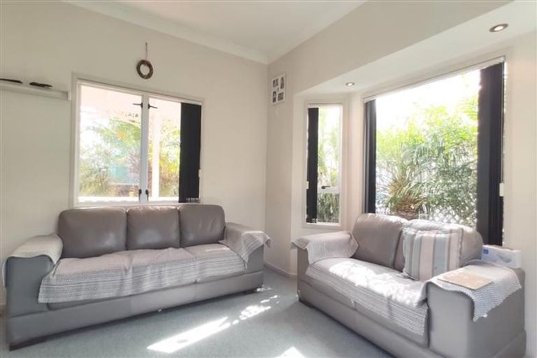 Photo of property in 33 View Road, Henderson, Auckland, 0612