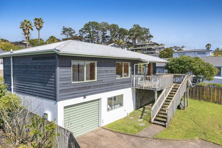 Photo of property in 1/3 Jumento Place, Unsworth Heights, Auckland, 0632