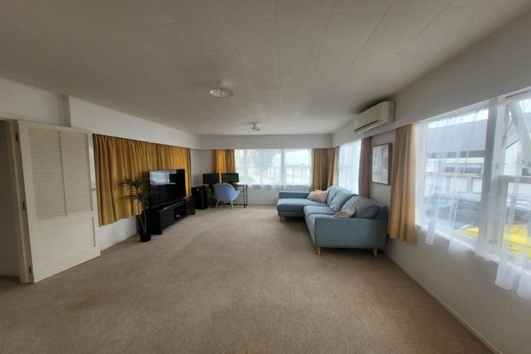 Photo of property in 11 Julian Place, Westown, New Plymouth, 4310