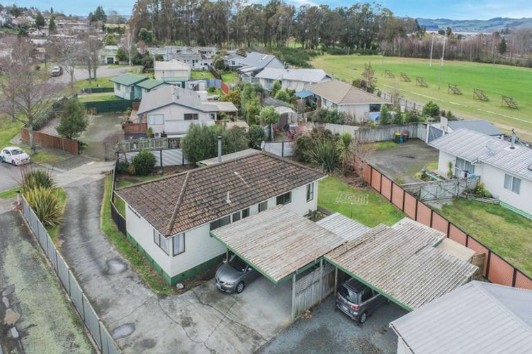 Photo of property in 15 Matthew Place, Kawaha Point, Rotorua, 3010