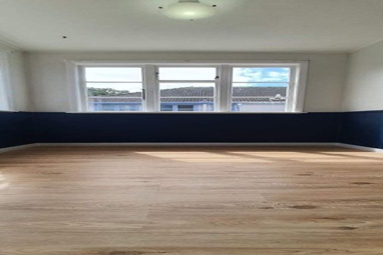 Photo of property in 106 Moorefield Road, Johnsonville, Wellington, 6037