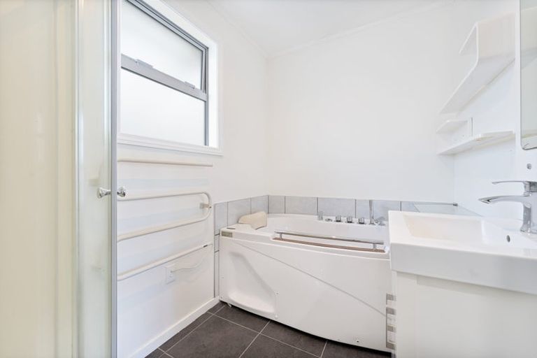 Photo of property in 129 Riverpark Crescent, Henderson, Auckland, 0610