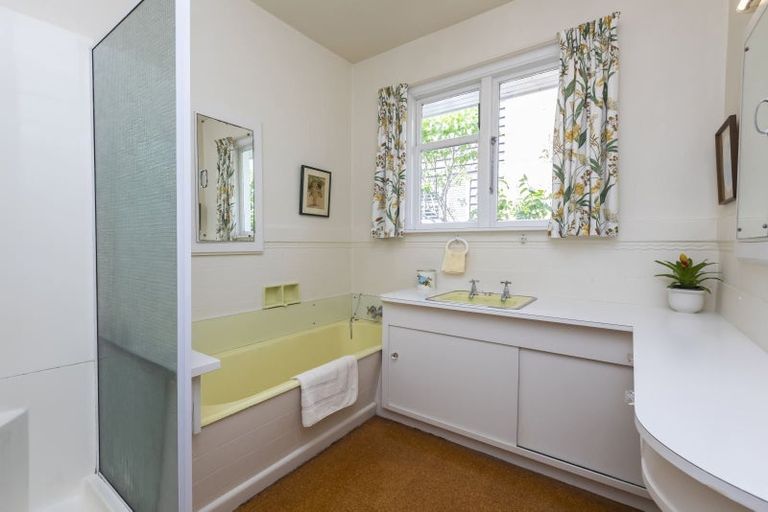 Photo of property in 44 Memorial Avenue, Ilam, Christchurch, 8053