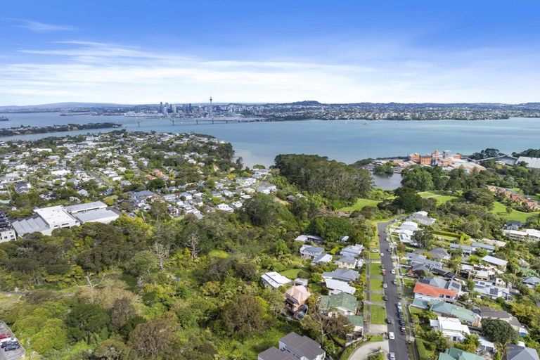 Photo of property in 25 Huka Road, Birkenhead, Auckland, 0626