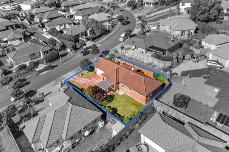 Photo of property in 15 Mt Lebanon Crescent, The Gardens, Auckland, 2105