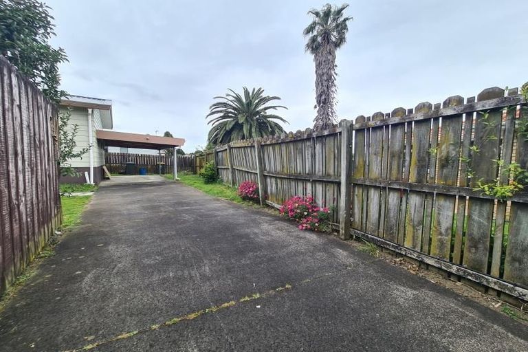 Photo of property in 1/22 Etherton Drive, Weymouth, Auckland, 2103