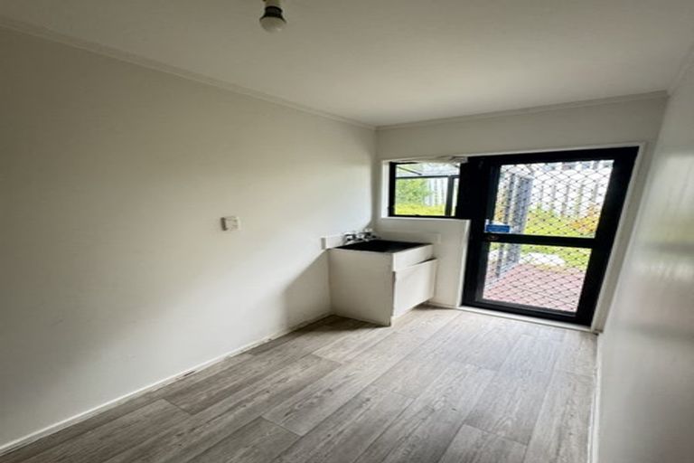 Photo of property in 2/2 Aorangi Place, Birkenhead, Auckland, 0626