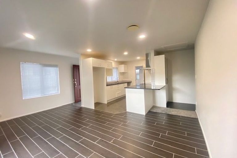 Photo of property in 20 Lisa Rise, Half Moon Bay, Auckland, 2012