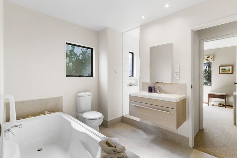 Photo of property in 20a East Coast Road, Milford, Auckland, 0620