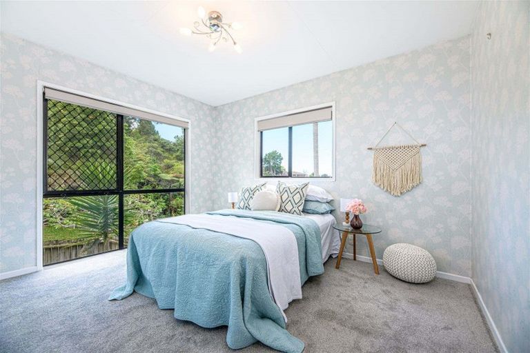 Photo of property in 1/8 Heatherleigh Rise, Northcross, Auckland, 0632