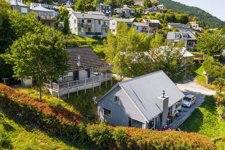 Photo of property in 21 Watts Road, Fernhill, Queenstown, 9300
