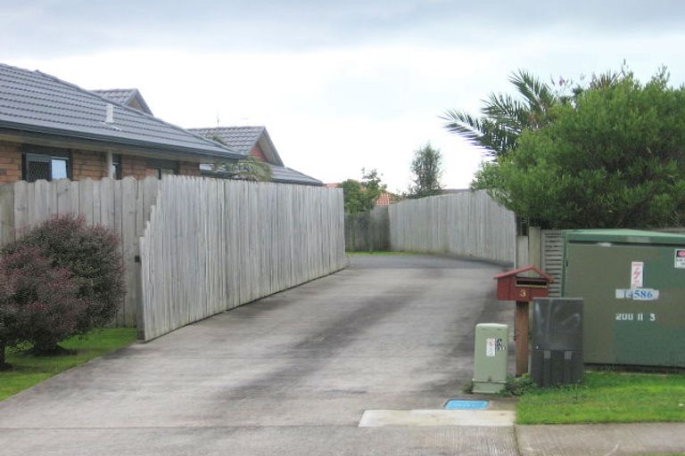 Photo of property in 3 Caltra Place, East Tamaki, Auckland, 2016