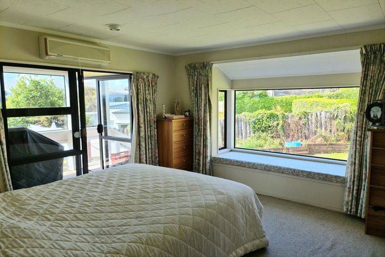 Photo of property in 27 Shera Street, Acacia Bay, Taupo, 3330