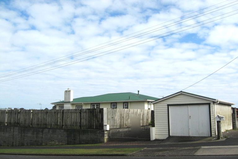 Photo of property in 1 Endeavour Street, Marfell, New Plymouth, 4310