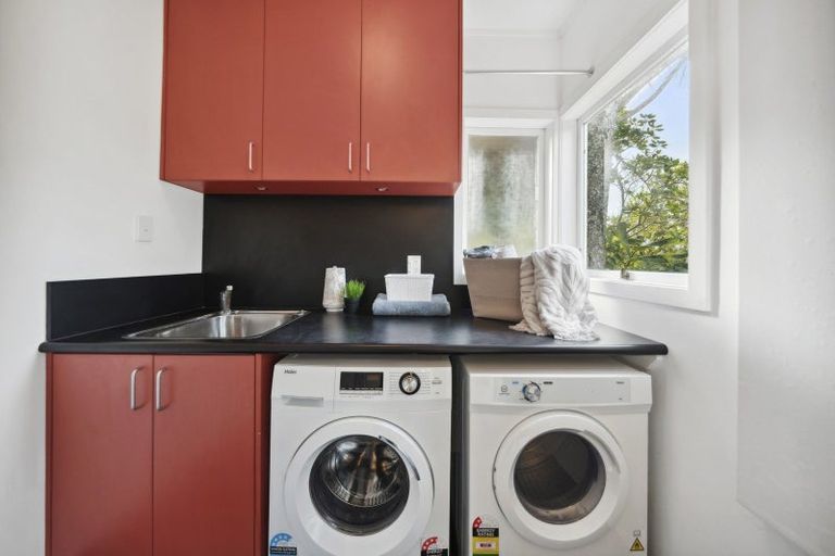 Photo of property in 22 Homewood Crescent, Karori, Wellington, 6012