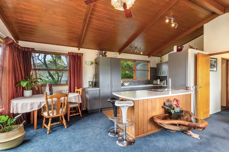 Photo of property in 6 Liston Avenue, Hilltop, Taupo, 3330