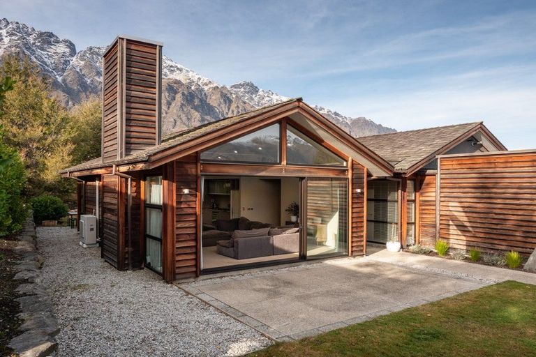 Photo of property in 4 Jackby Court, Jacks Point, Queenstown, 9371