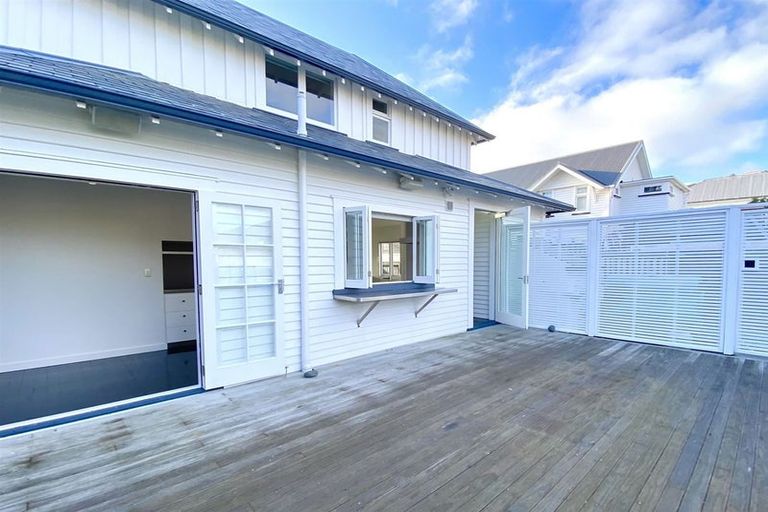 Photo of property in 100 Esplanade, Sumner, Christchurch, 8081