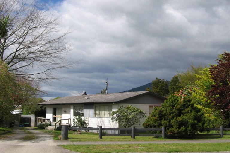 Photo of property in 68 Hinekura Avenue, Taupo, 3330