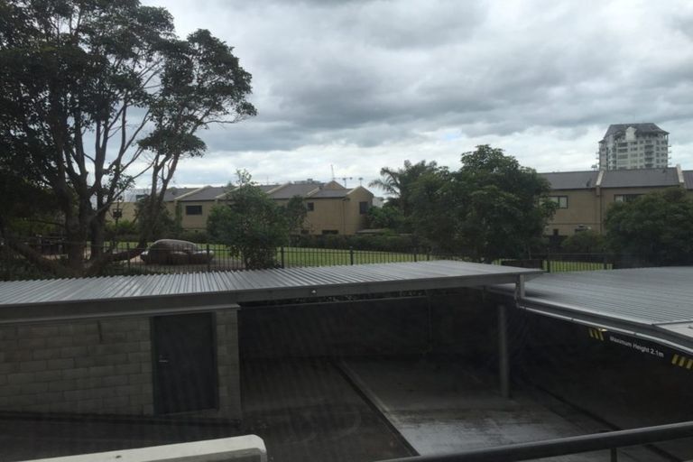 Photo of property in Luna Apartments, 1c/16 Burton Street, Grafton, Auckland, 1010