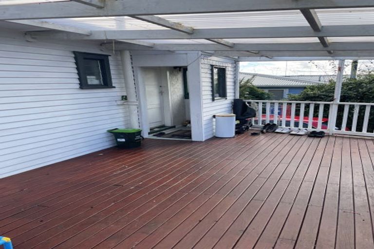 Photo of property in 15 Robert Burke Place, Henderson, Auckland, 0612