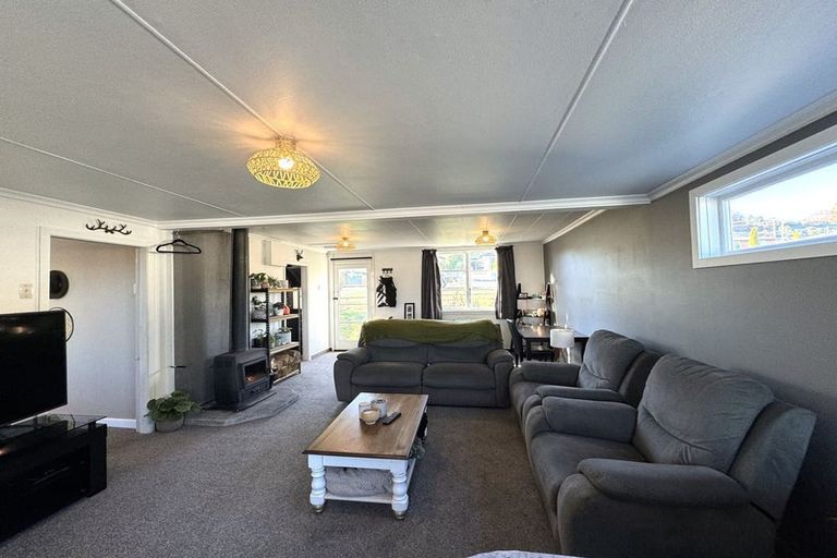 Photo of property in 59 Salcombe Street, Kaitangata, 9210