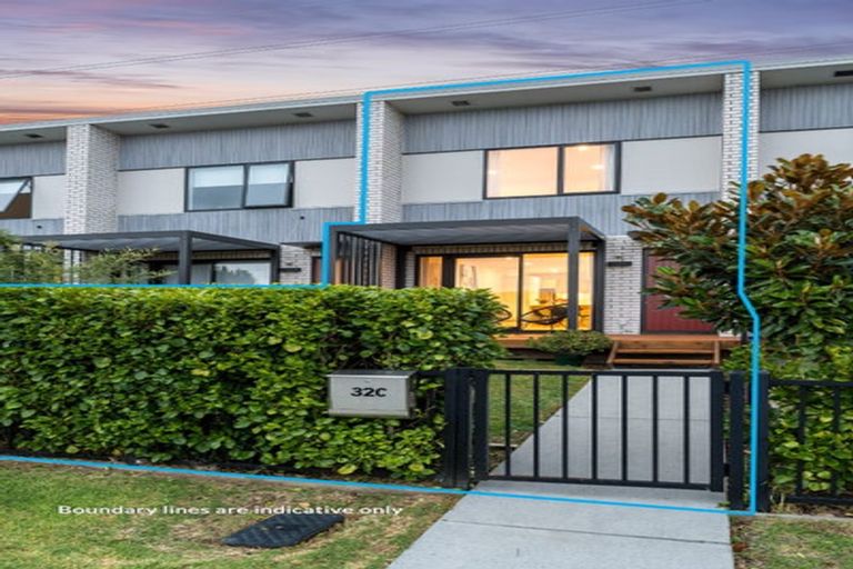 Photo of property in 32c Titoki Street, Te Atatu Peninsula, Auckland, 0610