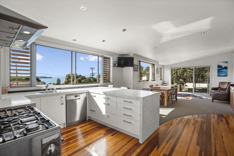 Photo of property in 28 Rothesay Bay Road, Rothesay Bay, Auckland, 0630
