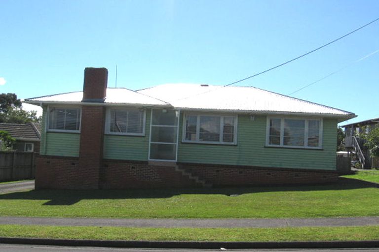 Photo of property in 33 Savoy Road, Glen Eden, Auckland, 0602