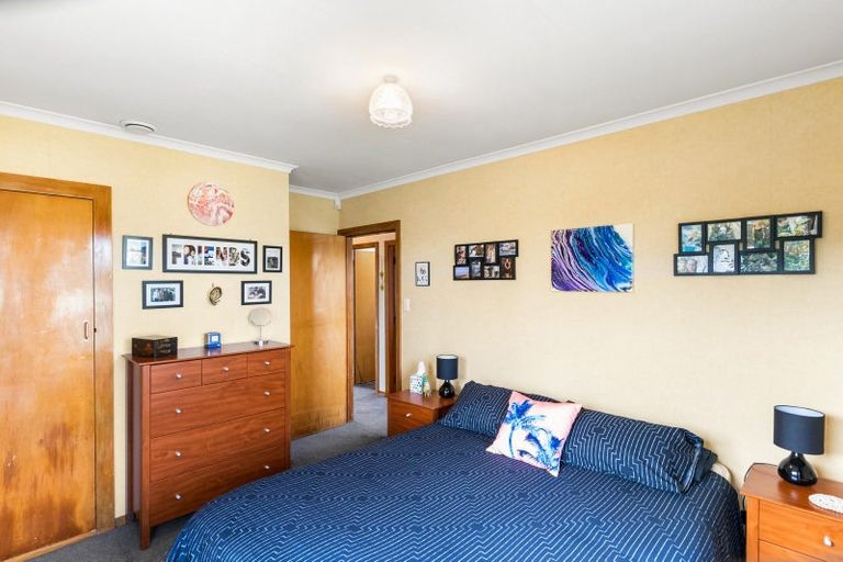 Photo of property in 53 Farquhars Road, Redwood, Christchurch, 8051