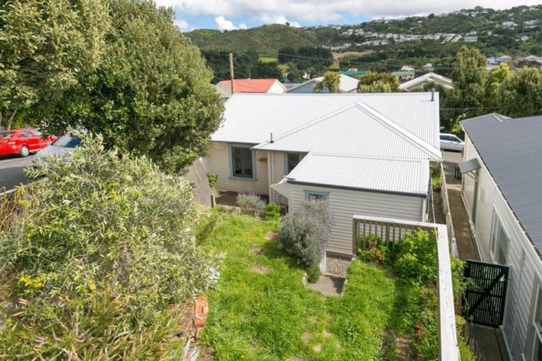 Photo of property in 19 Chatham Street, Berhampore, Wellington, 6023