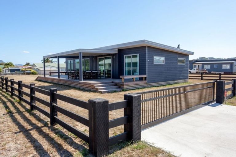 Photo of property in 28 Navigation Drive, Cooks Beach, Whitianga, 3591