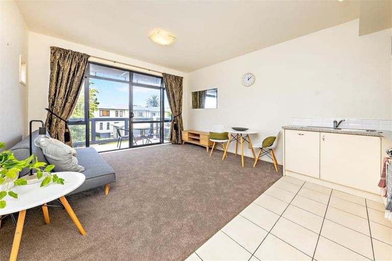 Photo of property in 125/2 Armoy Drive, East Tamaki, Auckland, 2016