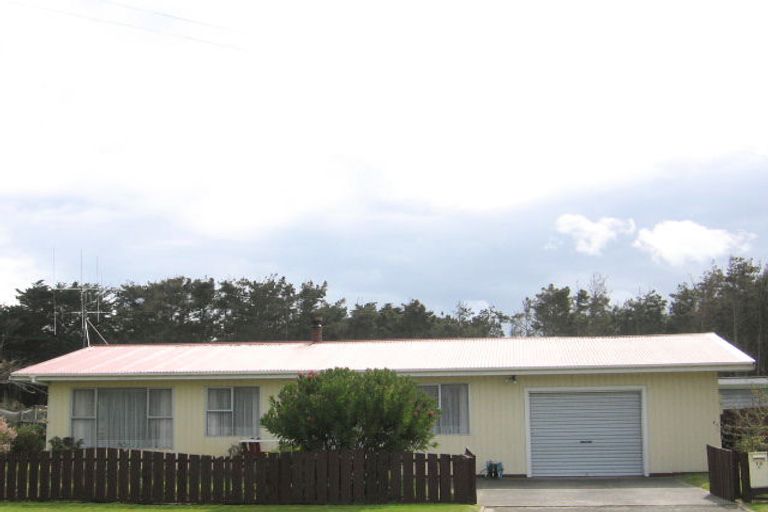 Photo of property in 13 Cousins Avenue West, Foxton Beach, Foxton, 4815