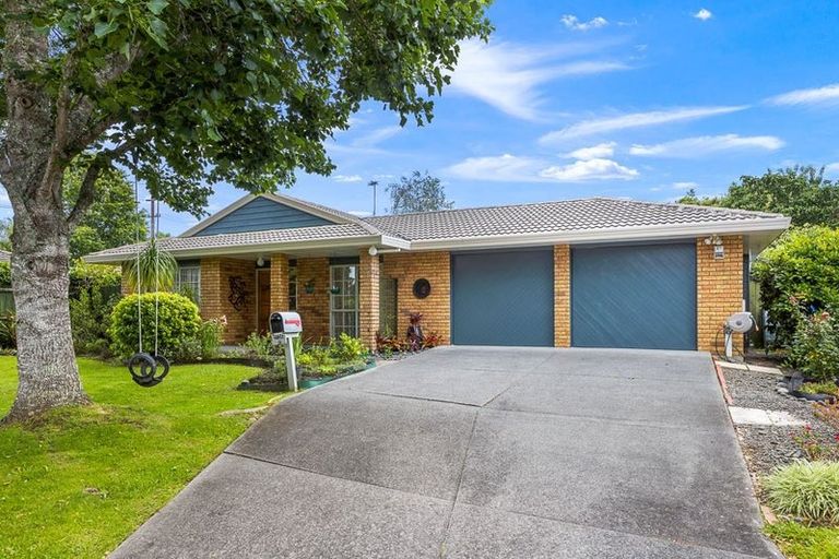 Photo of property in 16 Vanderbilt Parade, Albany, Auckland, 0632