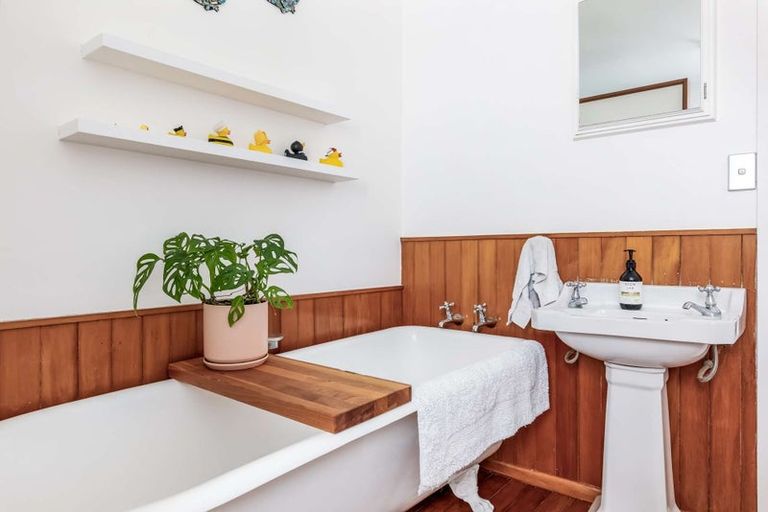 Photo of property in 121 Vipond Road, Stanmore Bay, Whangaparaoa, 0932