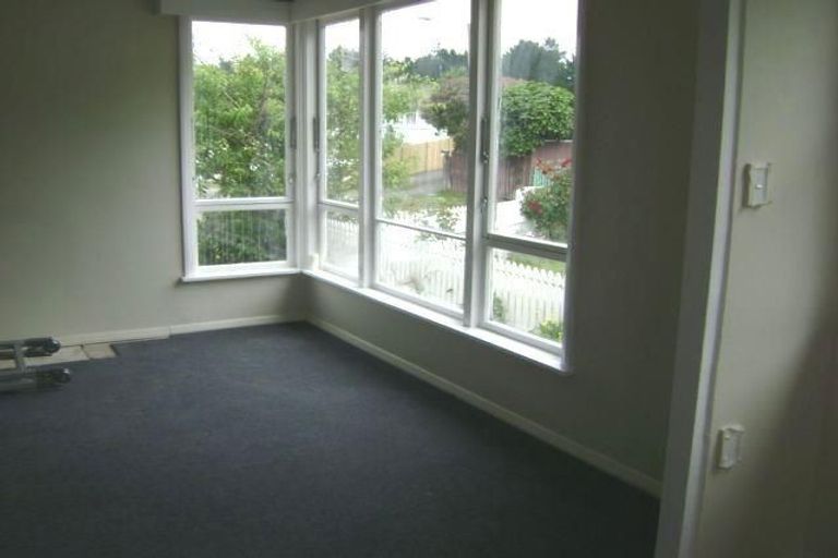 Photo of property in 28 Bellona Place, Cannons Creek, Porirua, 5024