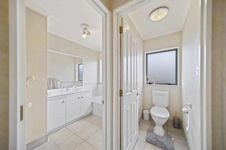 Photo of property in 5 Harobed Place, Weymouth, Auckland, 2103