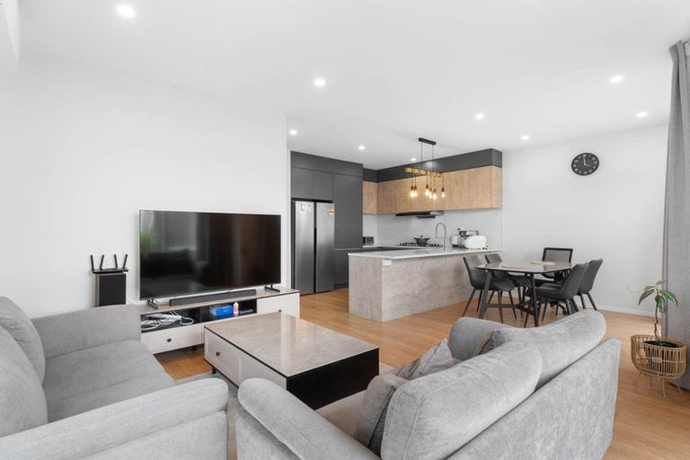 Photo of property in 13 Morus Road, Massey, Auckland, 0614