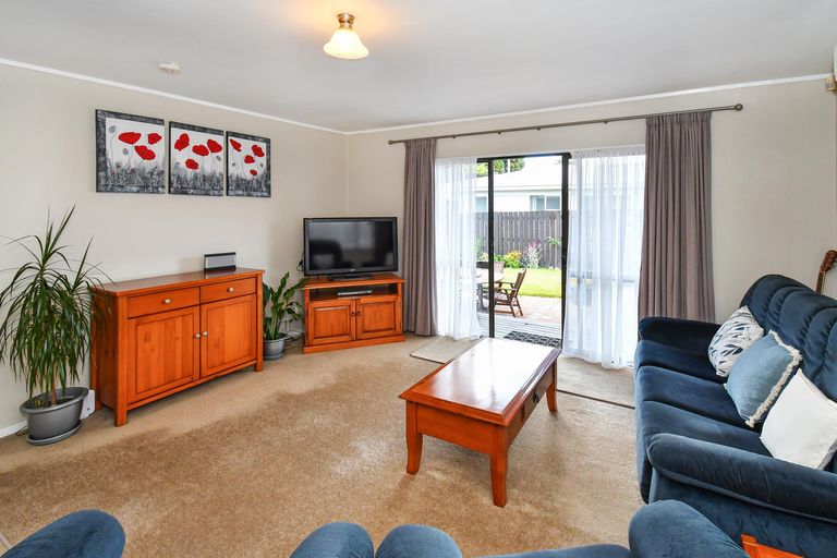 Photo of property in 2/160 Porchester Road, Papakura, 2110
