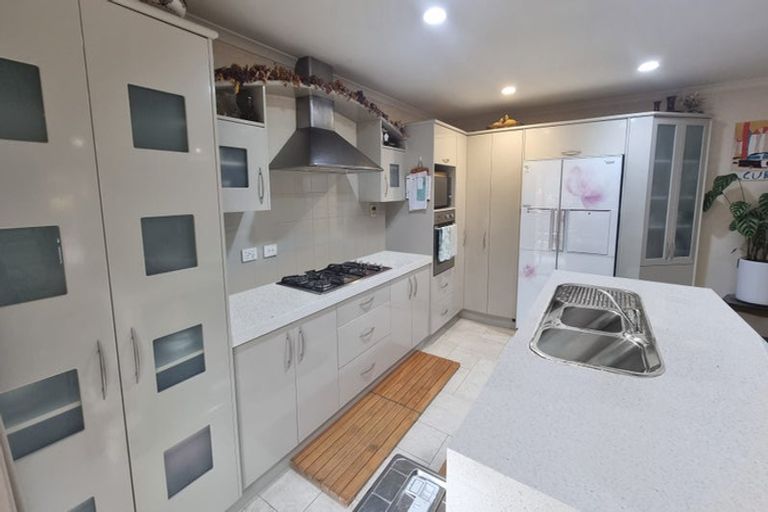 Photo of property in 4 Oswald Close, Flat Bush, Auckland, 2016