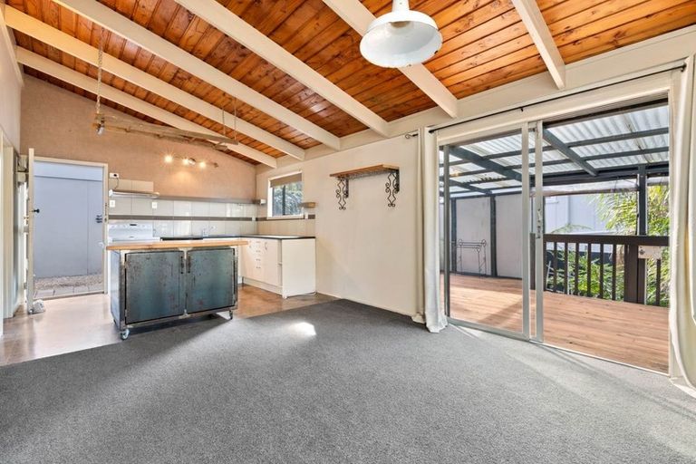 Photo of property in 2/25 Matai Road, Stanmore Bay, Whangaparaoa, 0932