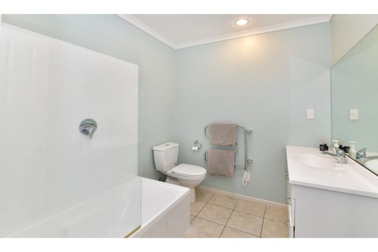 Photo of property in 88a Brian Crescent, Stanmore Bay, Whangaparaoa, 0932