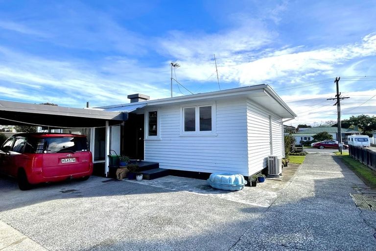 Photo of property in 35 Queen Road, Bellevue, Tauranga, 3110